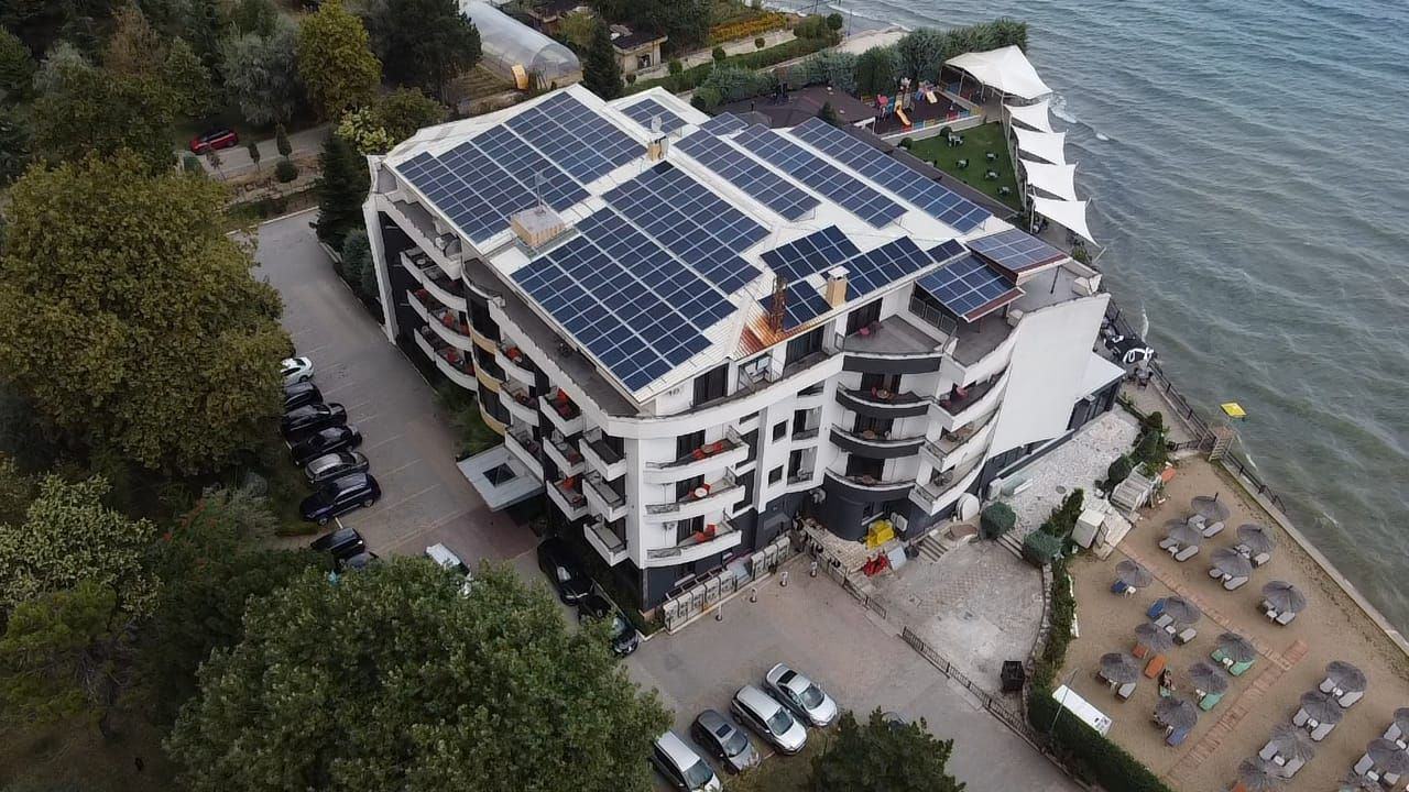 Hotel 1 Maji — Pogradec — Pogradec, Albania